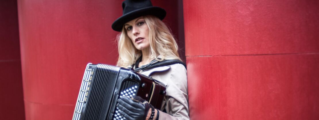 Christine Schmid, Pop Akkordeon, Adouce
